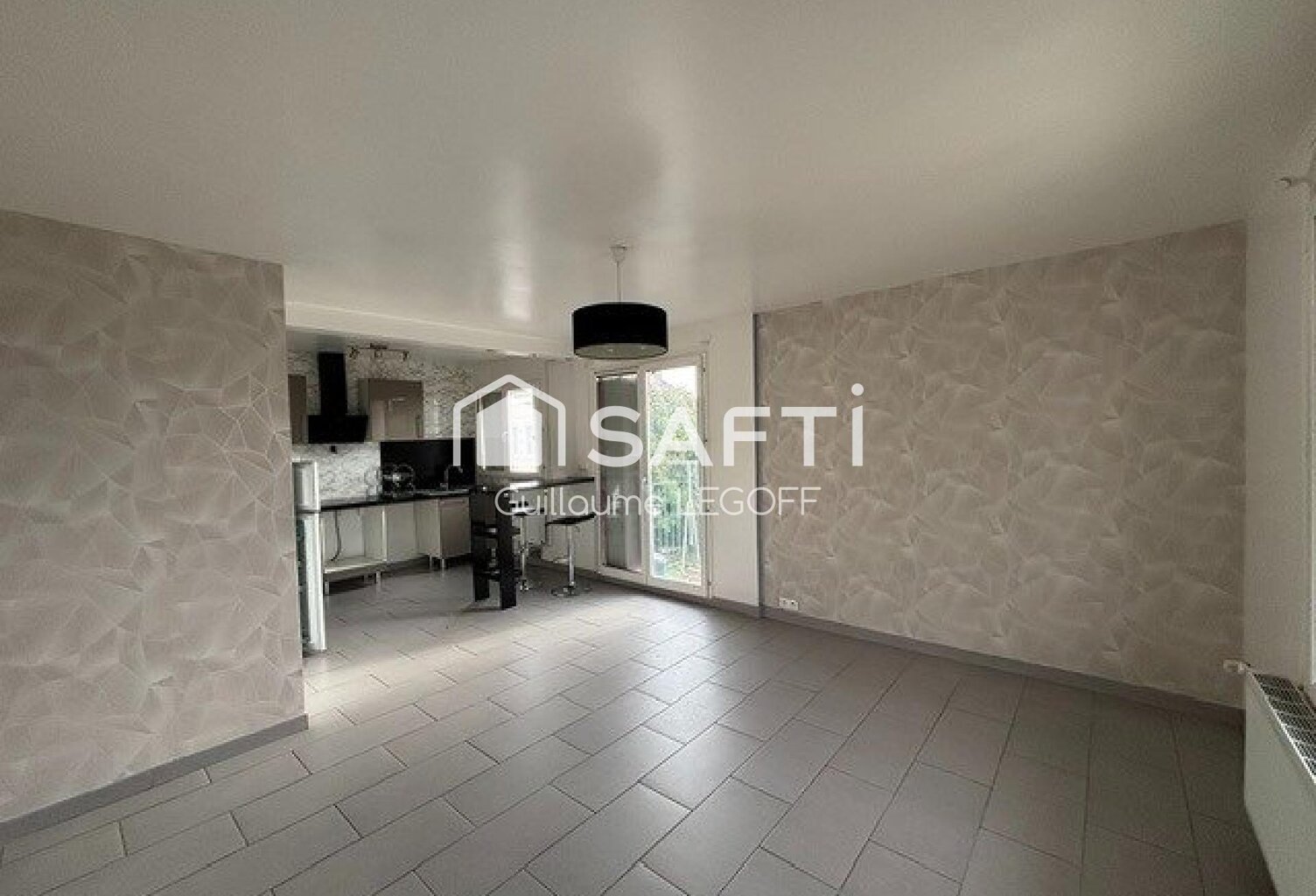 Appartement F2 avec balcons et cave — photo 1