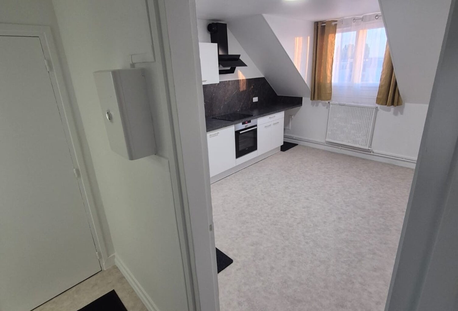 Location appartement 3 pièces 58 m² à Persan (95340) — photo 1