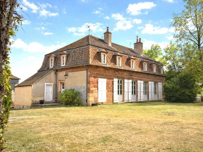 PROPRIÉTÉ DE FAMILLE AVEC DÉPENDANCES SUR 4 HECTARES ENVIRON — photo 1