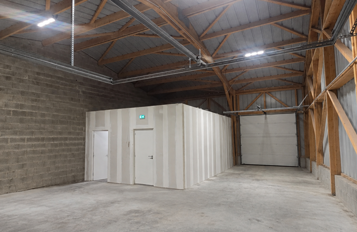 LOCAL D'ACTIVITE A LOUER BRISSAC — photo 2