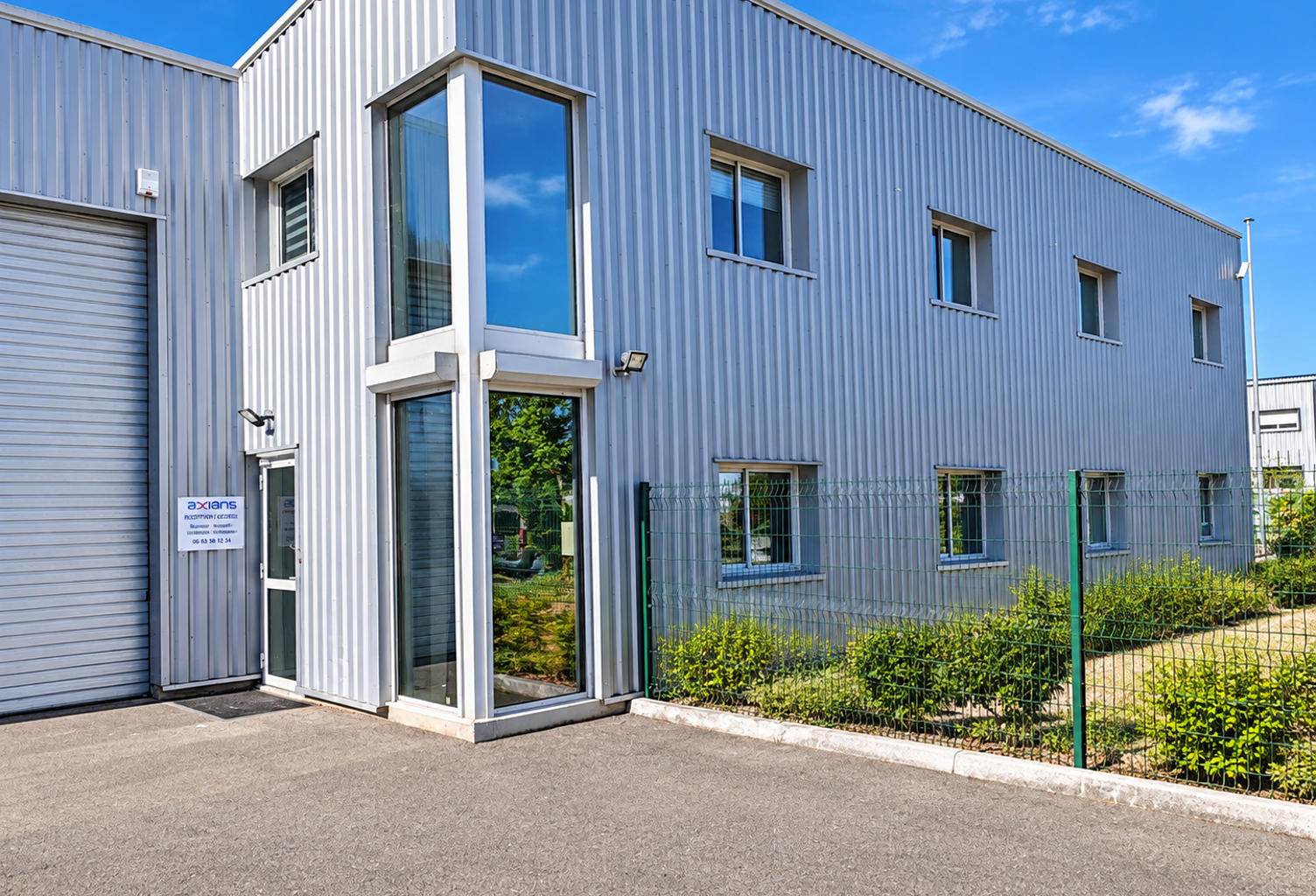 À VENDRE   ENSEMBLE IMMOBILIER COMMERCIAL ET INDUSTRIEL   ZO — photo 1