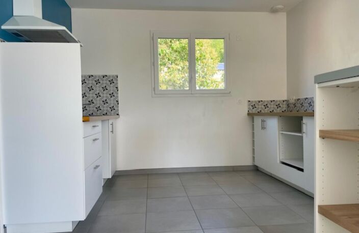 Location maison 4 pièces 100 m² à Lestiac-sur-Garonne (33550) — photo 4
