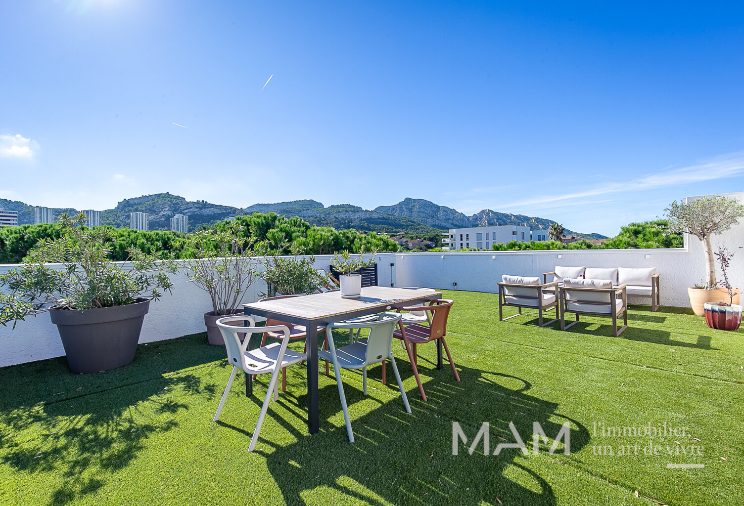 T3 78 m2 avec toit-terrasse 72 m2 et vue collines — photo 1