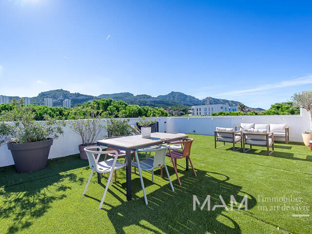 T3 78 m2 avec toit-terrasse 72 m2 et vue collines — photo du bien