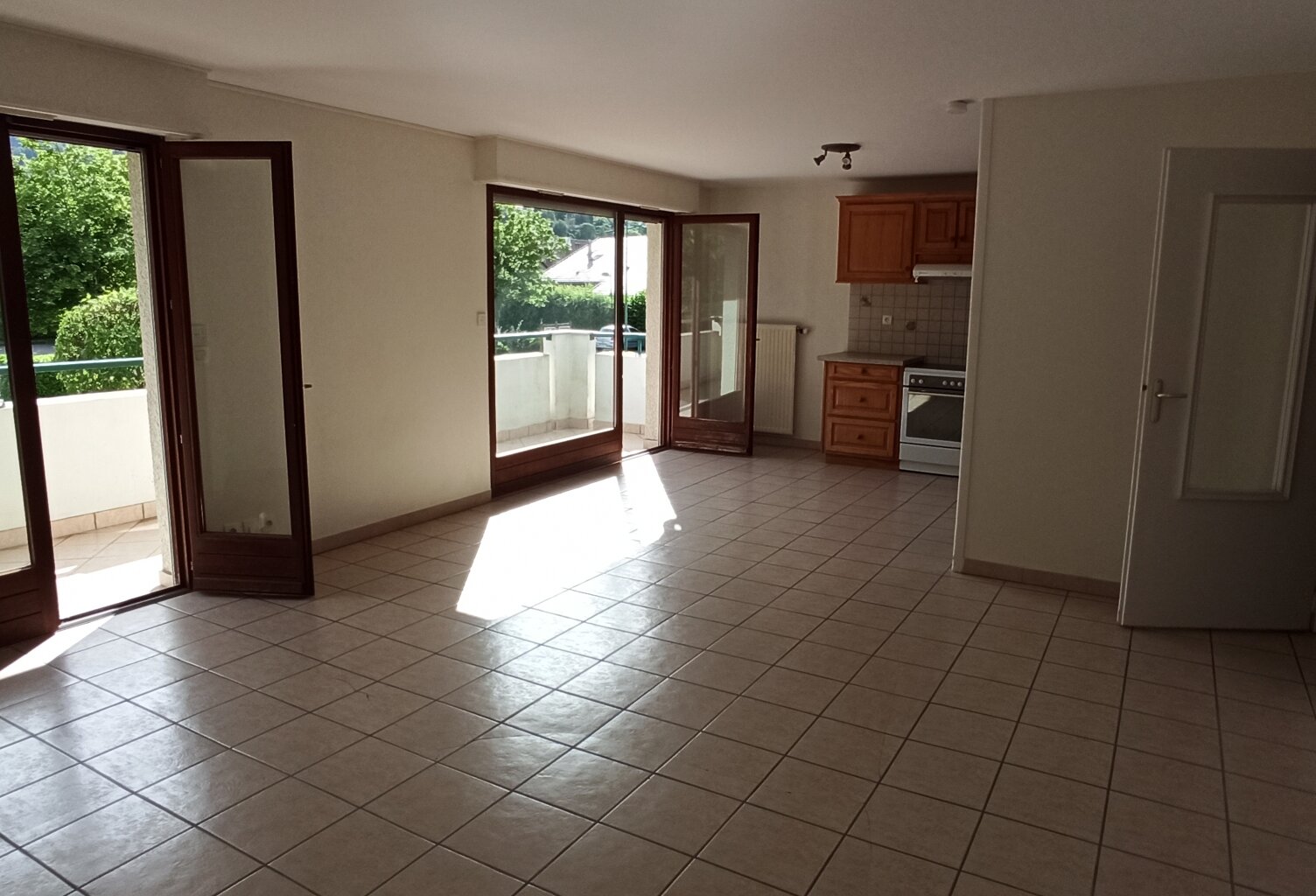 Appartement T4 avec grand séjour et terrasse centre Saint-Jorioz — photo 1