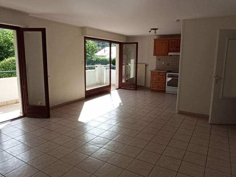 Appartement T4 avec grand séjour et terrasse centre Saint-Jorioz — photo 1