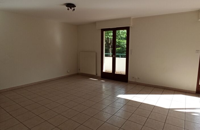Appartement T4 avec grand séjour et terrasse centre Saint-Jorioz — photo 2