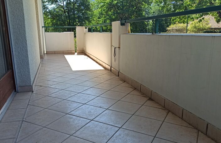 Appartement T4 avec grand séjour et terrasse centre Saint-Jorioz — photo 3