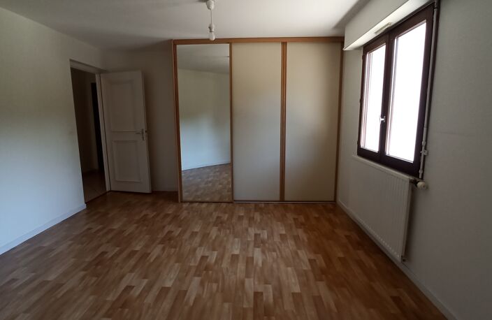 Appartement T4 avec grand séjour et terrasse centre Saint-Jorioz — photo 5