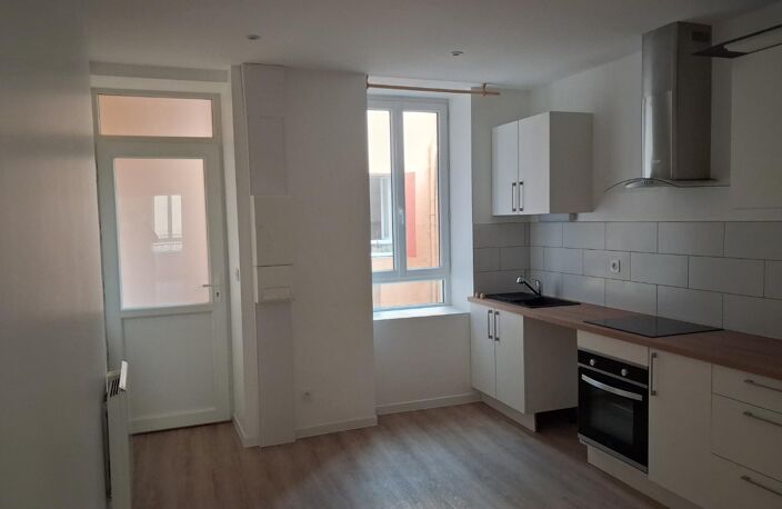 Location appartement 3 pièces 61 m² à Saint-Rambert-en-Bugey (01230) — photo 2