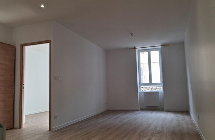 Location appartement 3 pièces 61 m² à Saint-Rambert-en-Bugey (01230) — photo 3