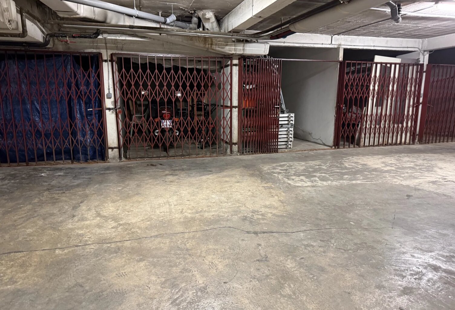 GARAGE — photo 1