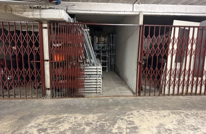 GARAGE — photo 3