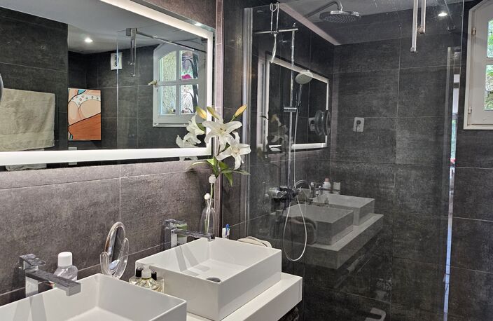 NICE (Rimiez) Maison de charme sur 2 565 m² de terrain paysager — photo 5