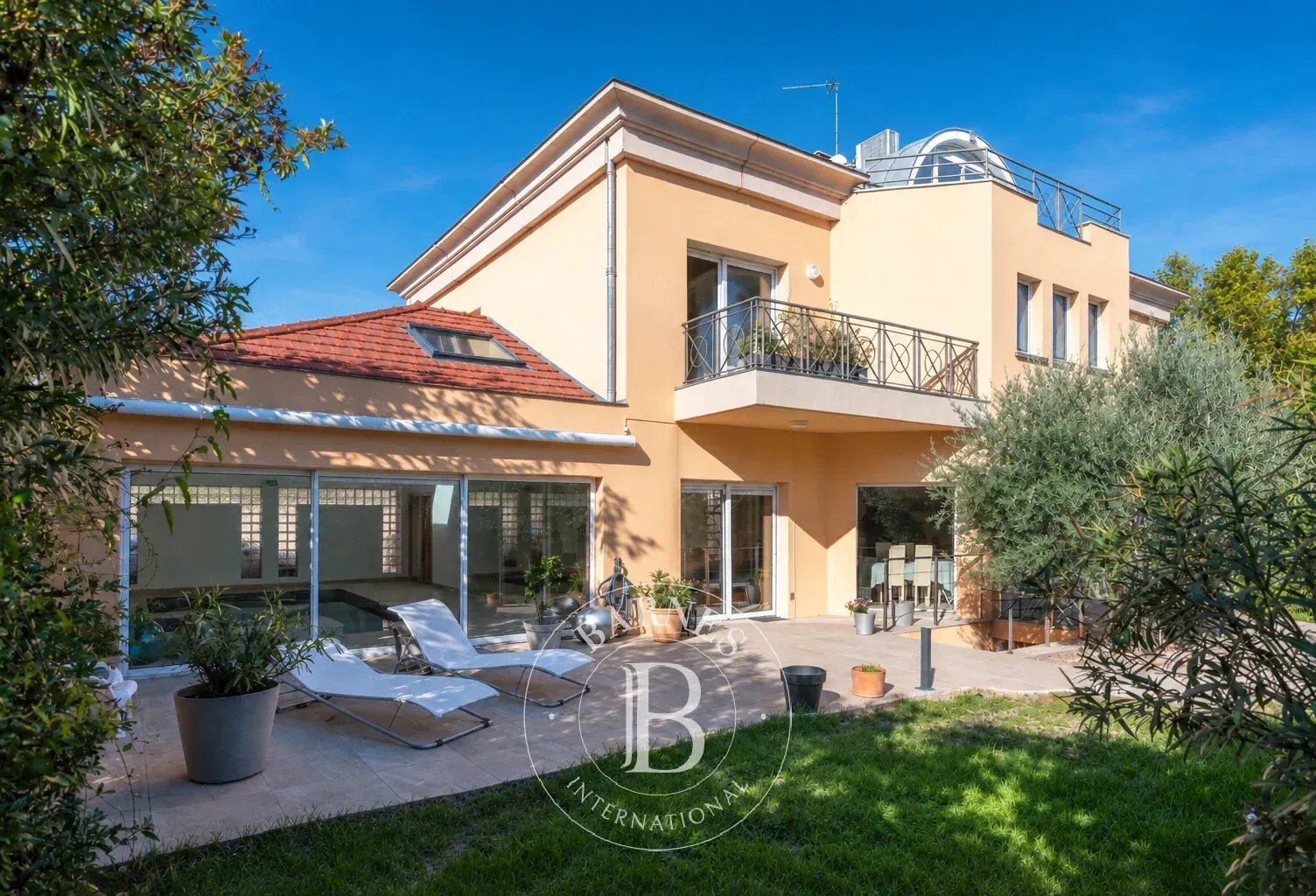 MONTCHAT - Maison de 431,65 m² - Piscine intérieure - Jardin - Garage — photo 1