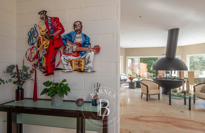 MONTCHAT - Maison de 431,65 m² - Piscine intérieure - Jardin - Garage — photo 2