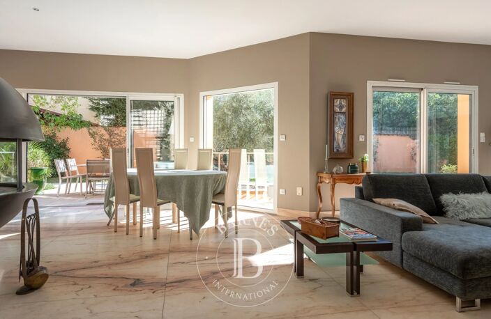MONTCHAT - Maison de 431,65 m² - Piscine intérieure - Jardin - Garage — photo 4