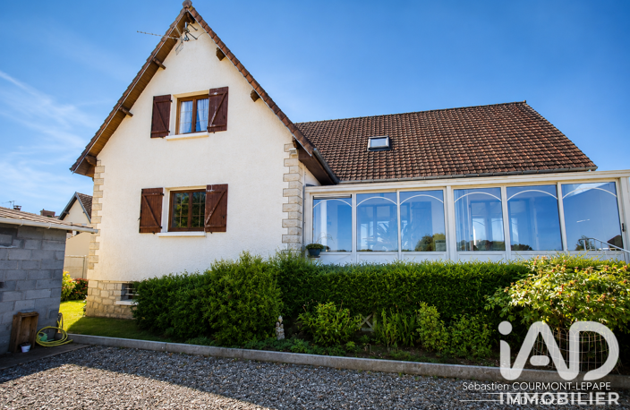 Vente Maison/villa 9 pièces — photo 2