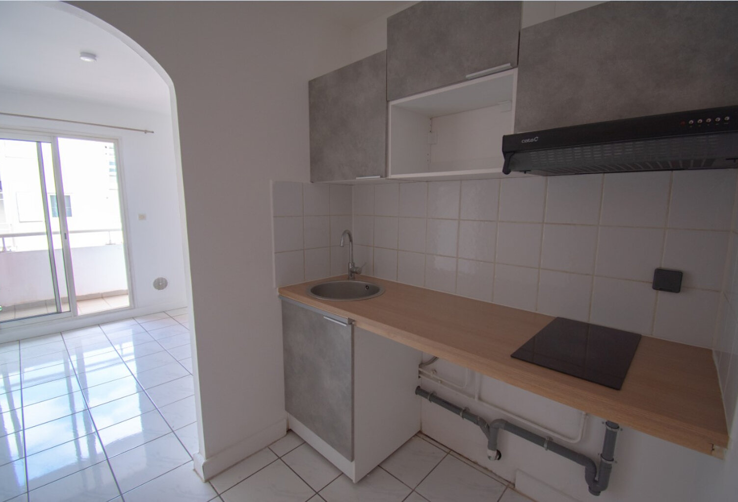 Studio nu avec balcon à louer de 23.45 m2 secteur Sainte-Clo — photo 1