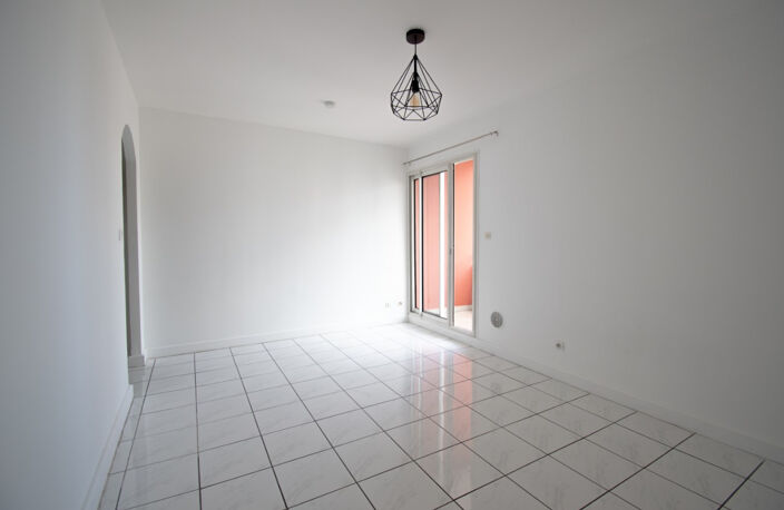 Studio nu avec balcon à louer de 23.45 m2 secteur Sainte-Clo — photo 3