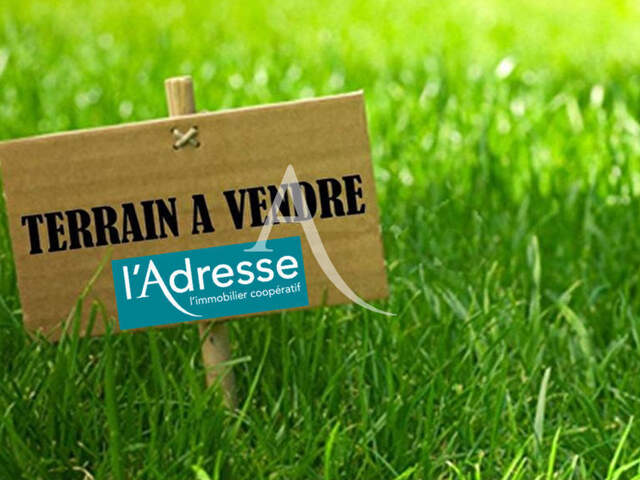 LOT 24 : Terrain de 546 m² constructible entièrement viabilisé, libre de constructeur et idéalement situé — photo du bien