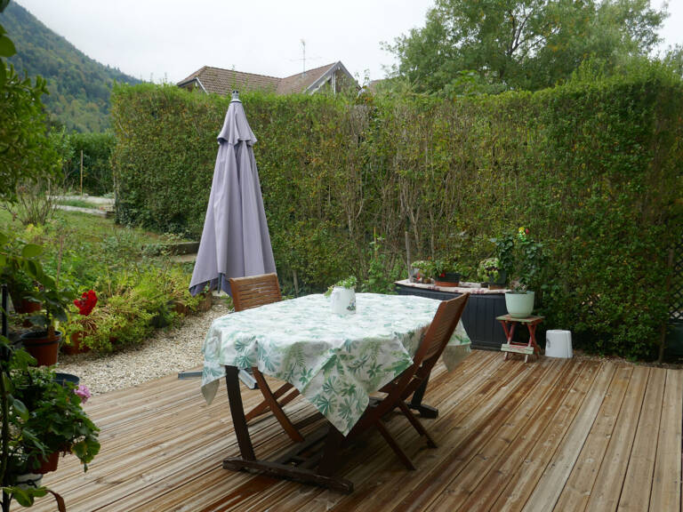 DUINGT. APPARTEMENT DUPLEX AVEC JARDIN ET GARAGE — photo 1