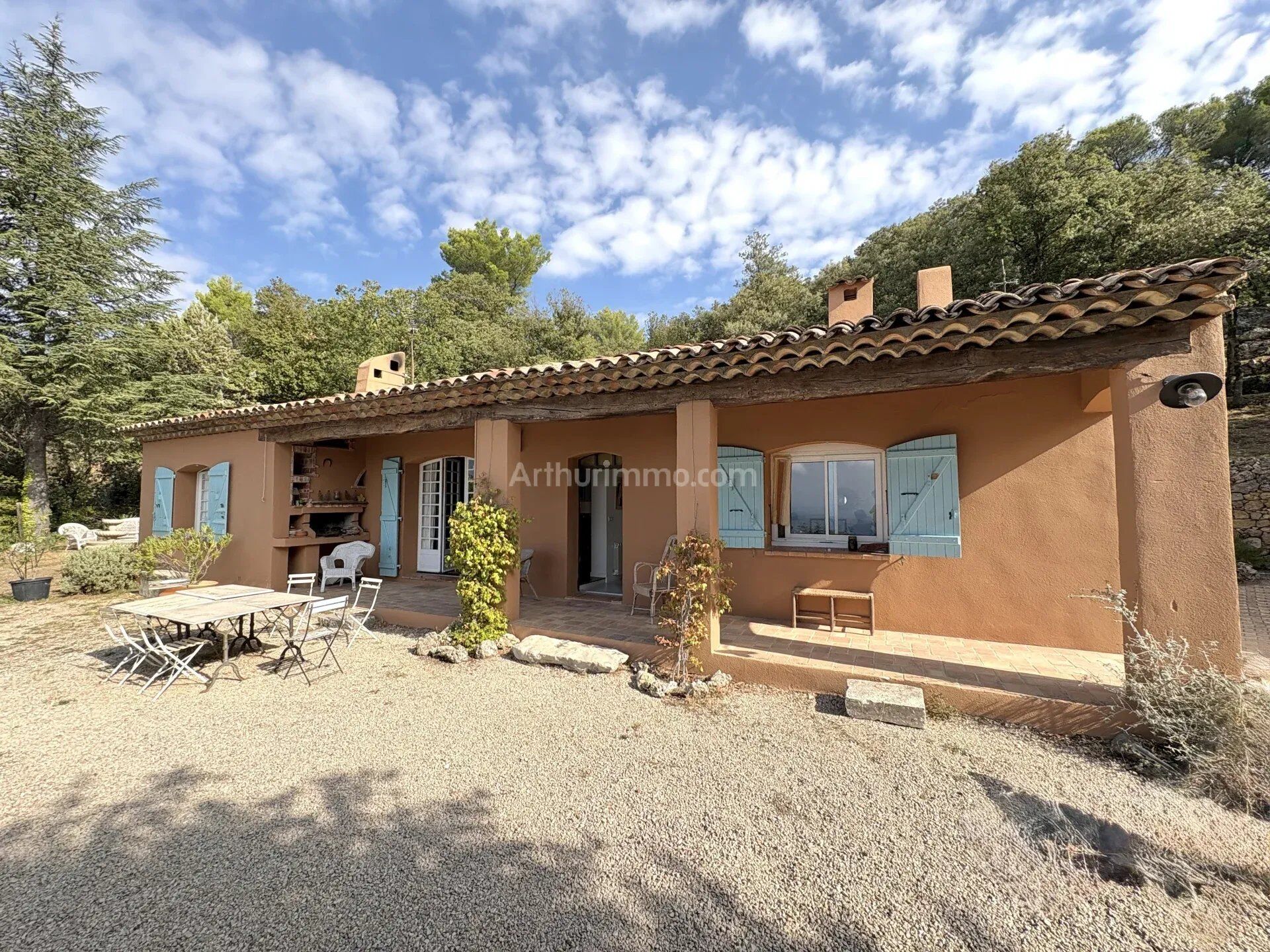 Maison 8 pièces · à Tourtour · 645 000 €