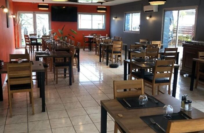 Restaurant avec terrasse extérieure et parking — photo 2