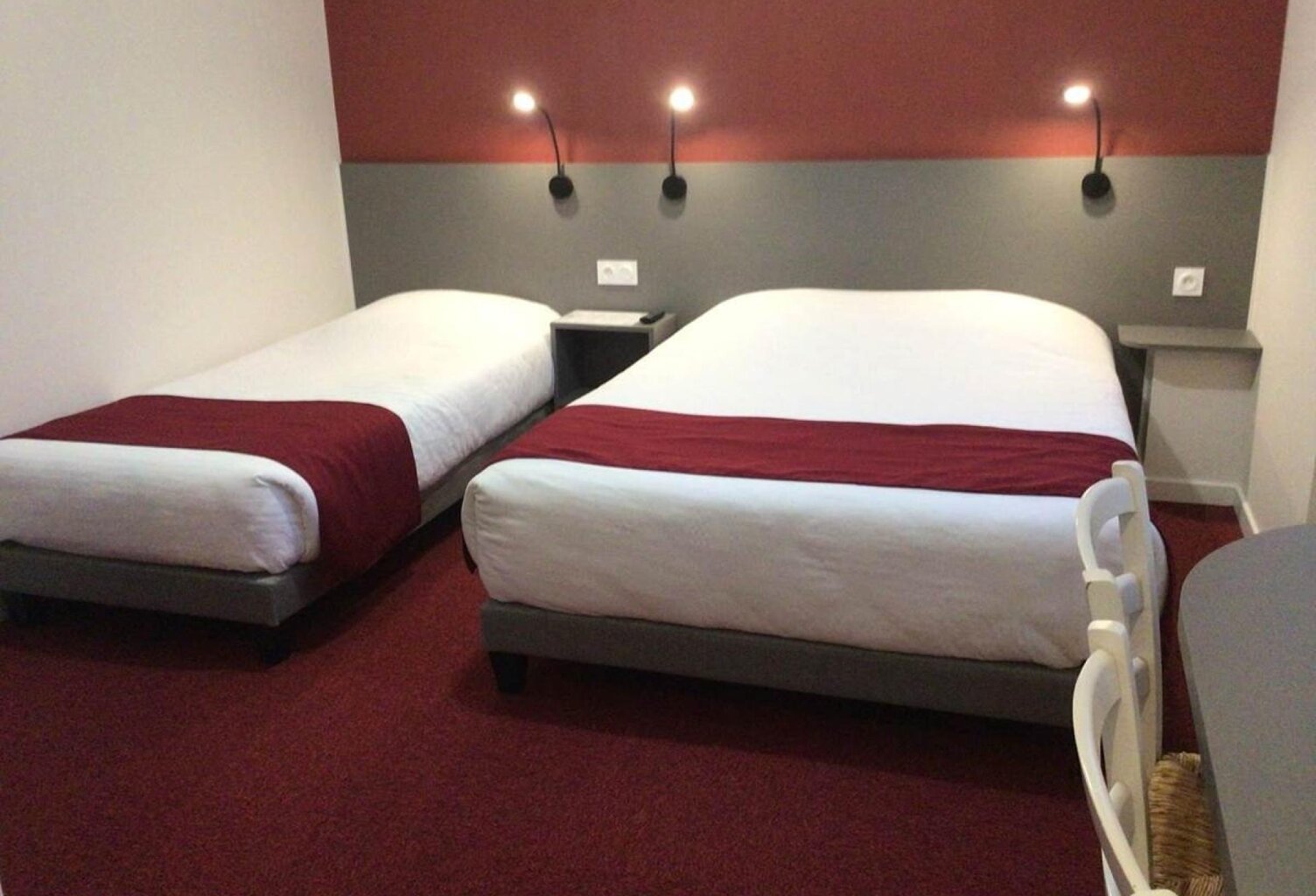 Actif immobilier rare en station thermale dynamique, alliant charme, rentabilité et fort potentiel de valorisation. — photo 1