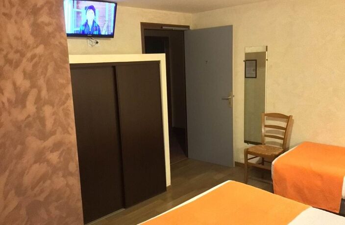 Actif immobilier rare en station thermale dynamique, alliant charme, rentabilité et fort potentiel de valorisation. — photo 5
