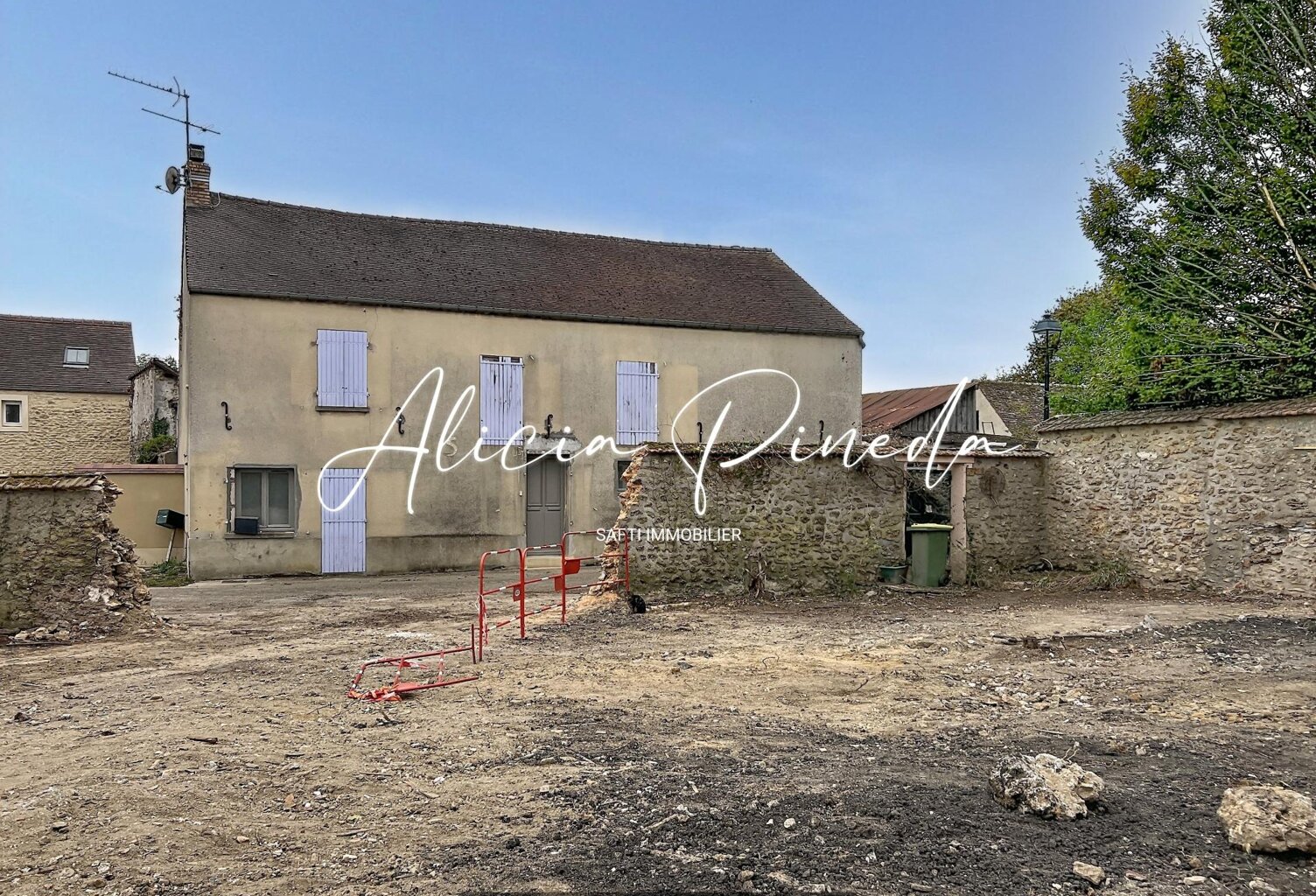 CRESPIÈRES  HAMEAU DES FLAMBERTINS  TERRAIN CONSTRUCTIBLE DE 1 303 M² — photo 1