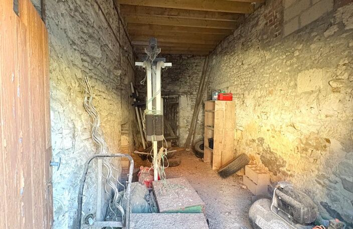 GRANGE AVEC COUR À PARFONDRU (02) — photo 4