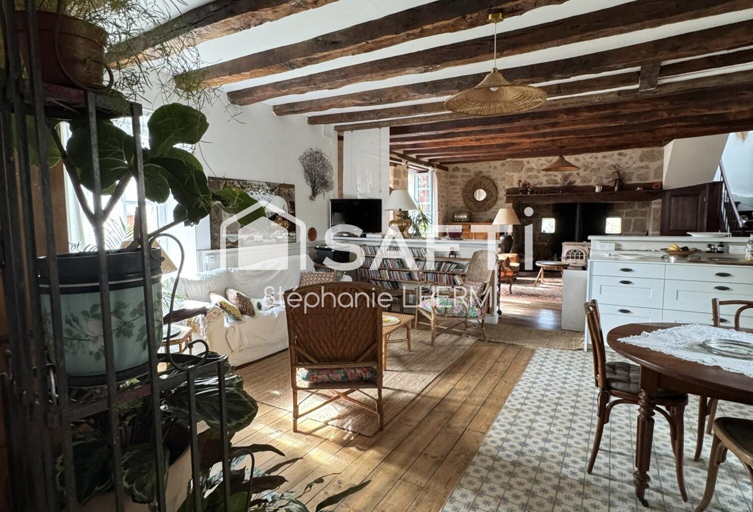 Demeure de caractère rénovée au cœur de la nature  197 m² sur 9 402 m² — photo 1