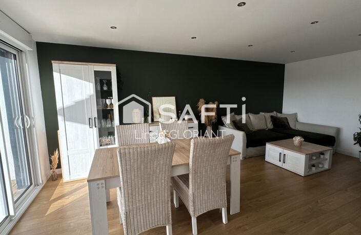 Maison familiale avec jardin et allée de garage — photo 2