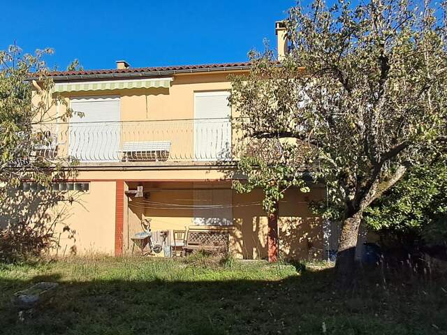 Maison 4 chambres avec garage, terrasse et jardin — photo du bien