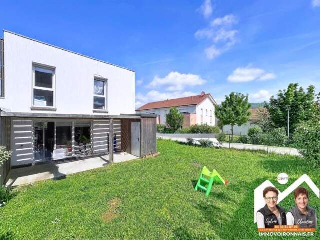 Maison de 2016, état neuf avec jardin et double garage — photo du bien