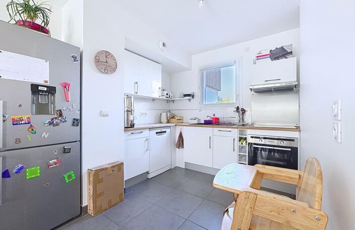 Maison de 2016, état neuf avec jardin et double garage — photo 3