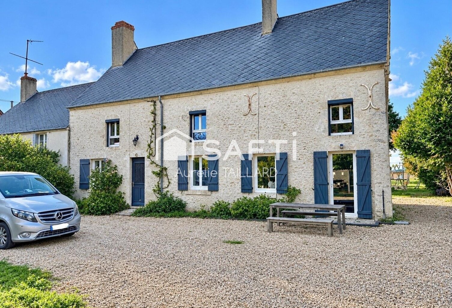 CRAVANT  Maison en pierre pleine de charme, architecture intérieur atypique et beaux volumes — photo 1