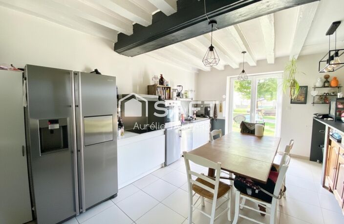 CRAVANT  Maison en pierre pleine de charme, architecture intérieur atypique et beaux volumes — photo 2