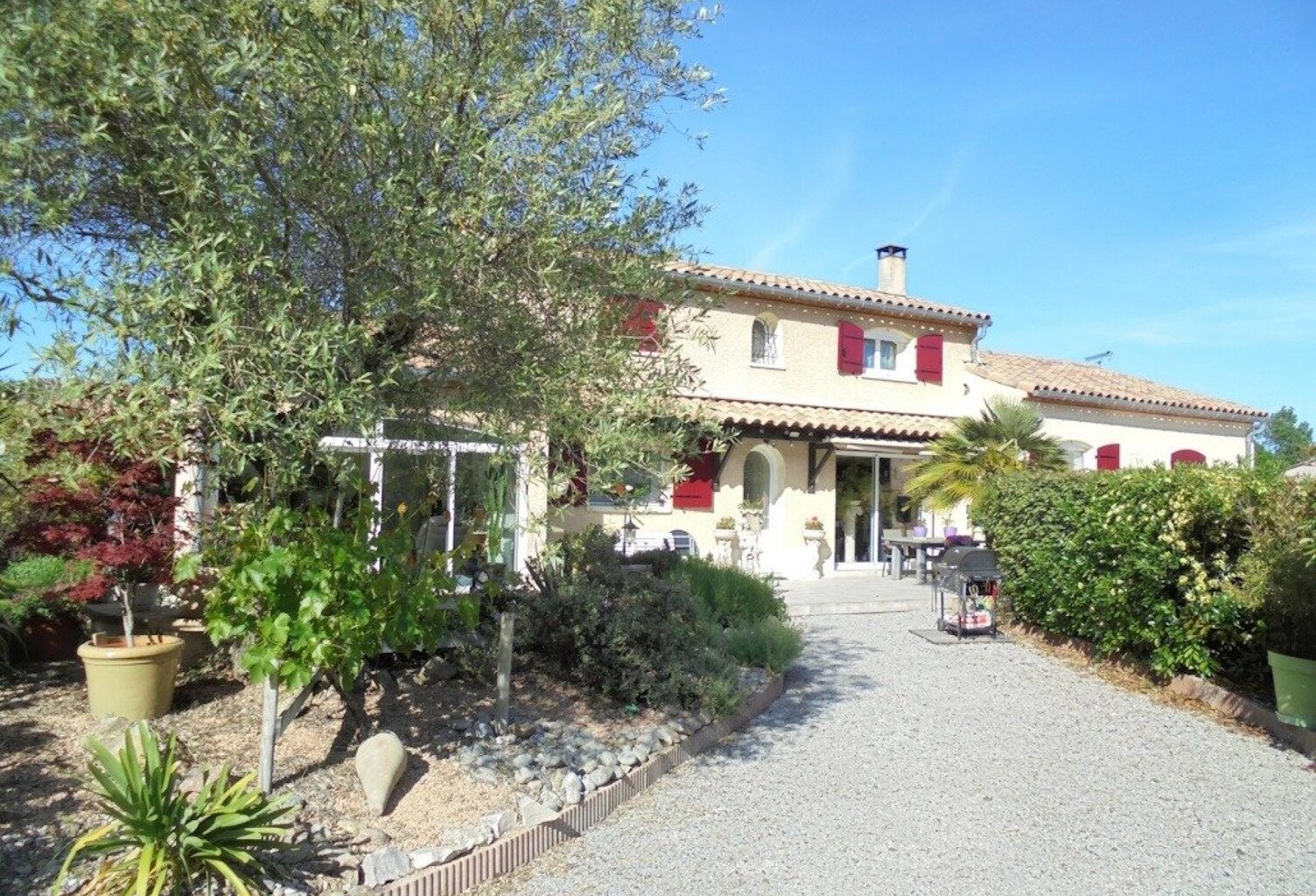 VILLENEUVE-LA-COMPTAL  VILLA HAUT DE GAMME, PISCINE ET ZÉRO TRAVAUX — photo 1