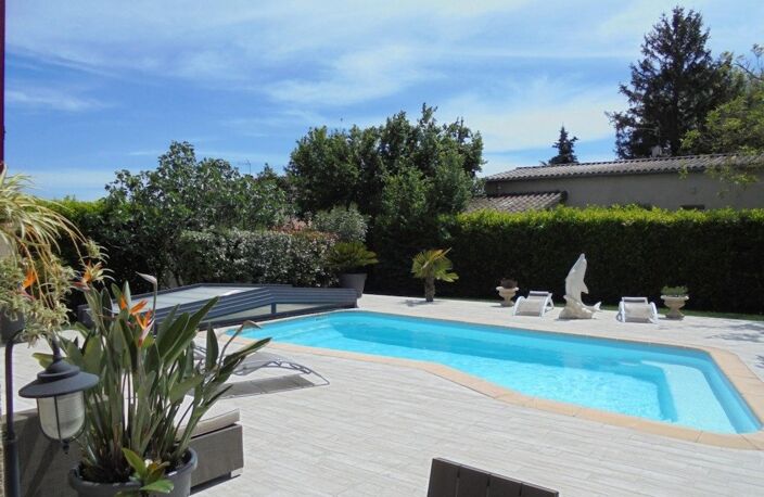 VILLENEUVE-LA-COMPTAL  VILLA HAUT DE GAMME, PISCINE ET ZÉRO TRAVAUX — photo 4