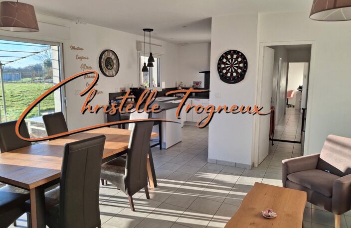NÉGOCIABLE Pavillon de plain-pied avec double garage — photo 2