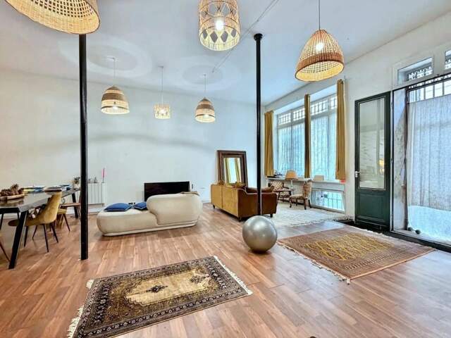 Bureaux commerciaux avec loft et ses caves voutées en pierre — photo du bien