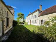 Maison de Maître à la campagne avec dépendances et terrain arboré. — photo 2