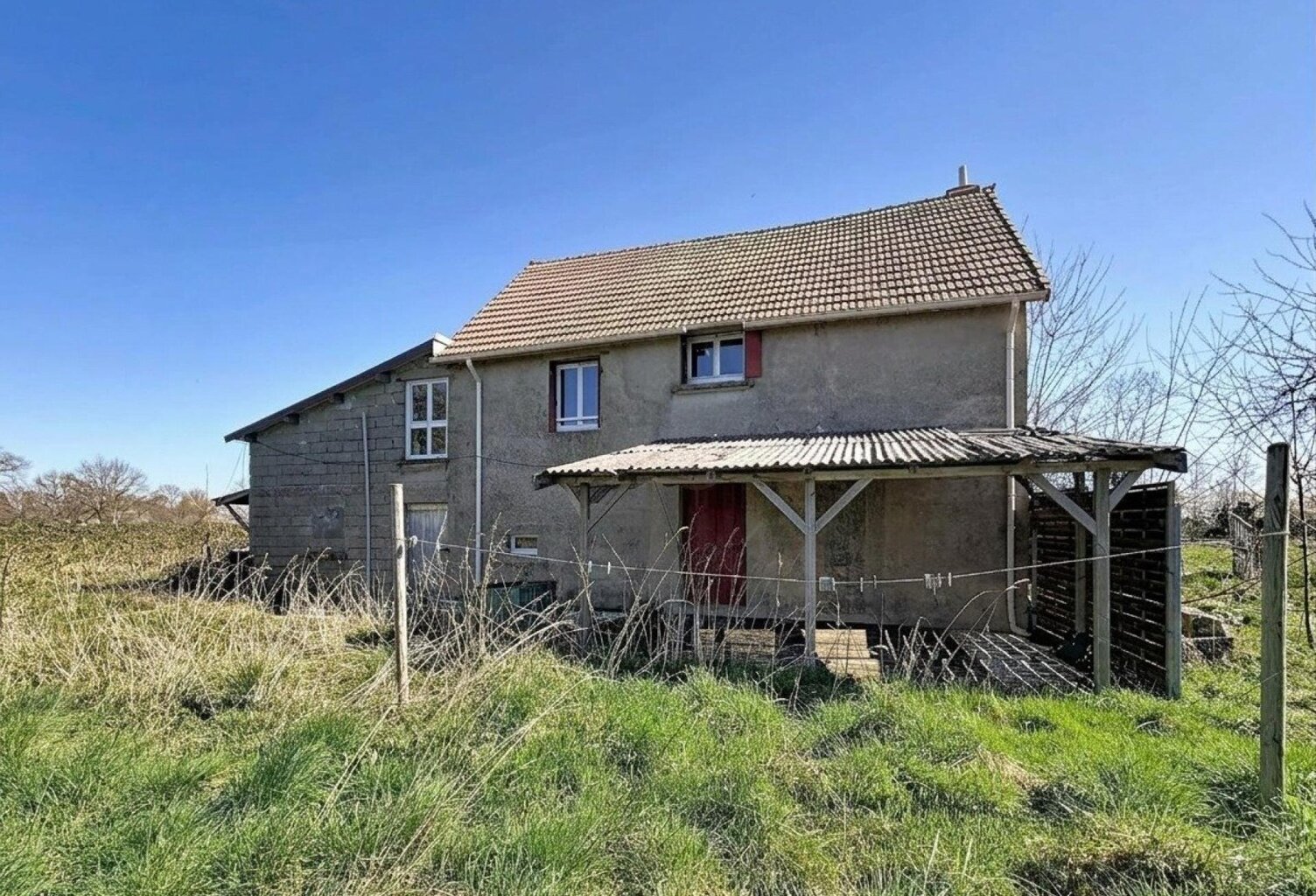 Maison individuelle avec garage et grand terrain — photo 1