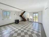 Maison individuelle avec garage et grand terrain — photo 4
