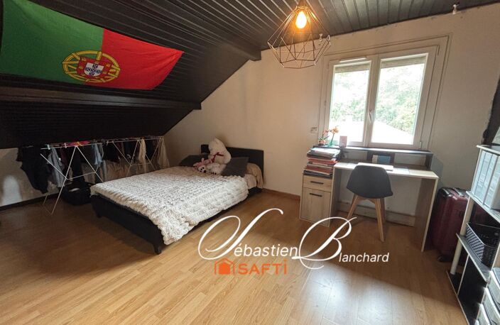 Une maison aux multiples possibilités, idéale pour une famille en quête d'espace et de sérénité ! — photo 5