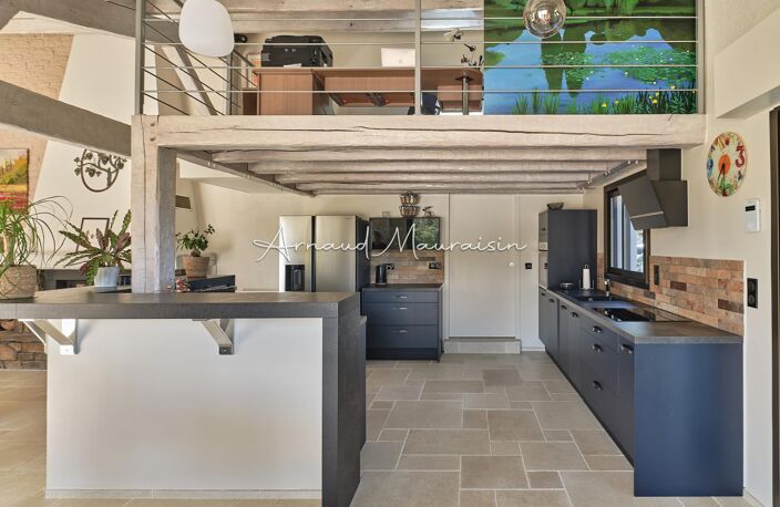 Maison familiale avec piscine et terrain paysagé ! — photo 4