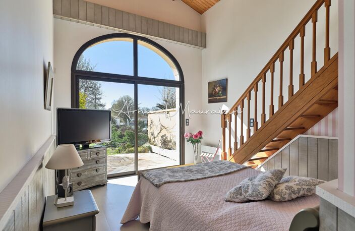 Maison familiale avec piscine et terrain paysagé ! — photo 5