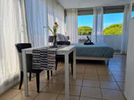 Studio d'angle avec vue latérale sur la mer — photo 3